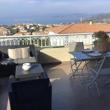 T2 Magnifique Vue LʼÎle-Rousse
